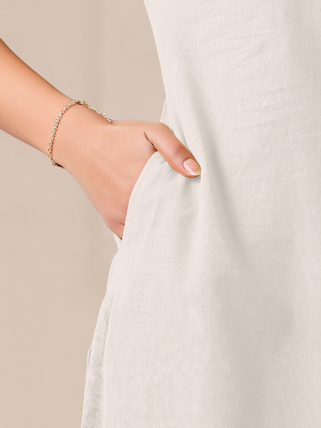 Off White Cotton Solid Straight Kurta