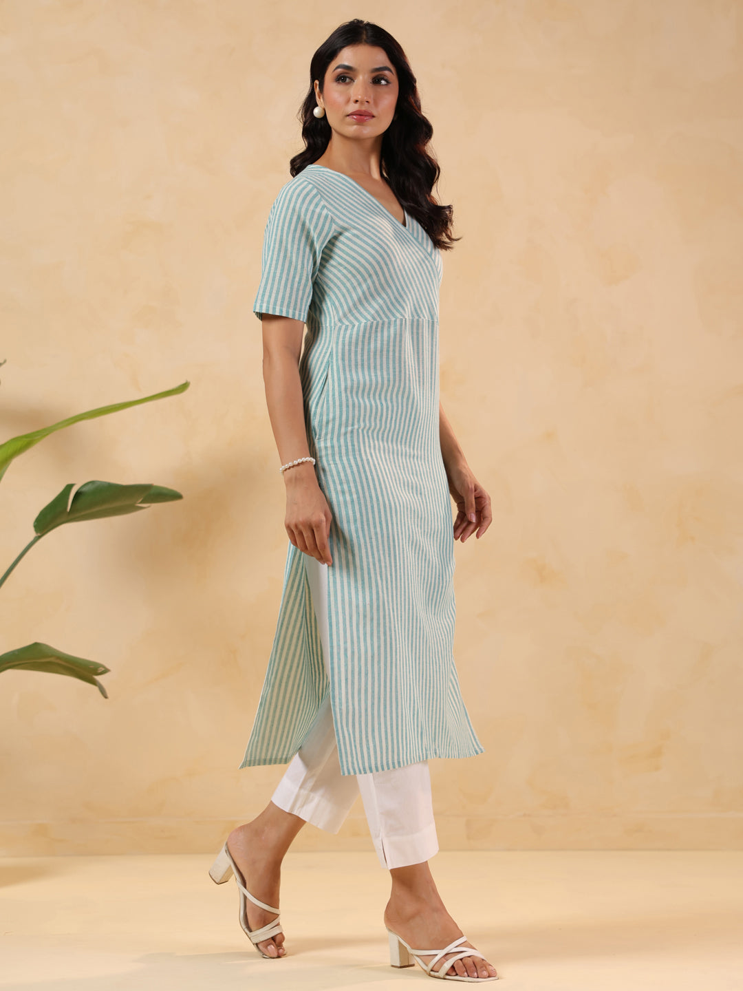 Janasya Women's White & Turquoise Cotton Striped Straight Kurta