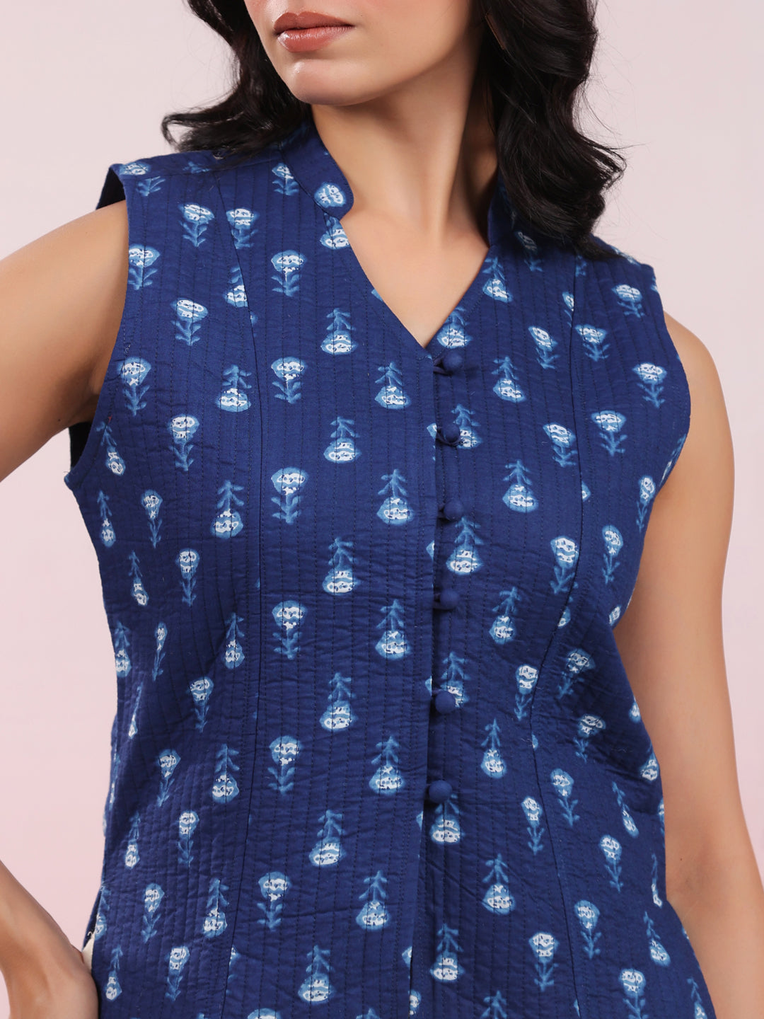 Blue Pure Cotton Ethnic Motifs Printed Quilted Regular Vest Jacket