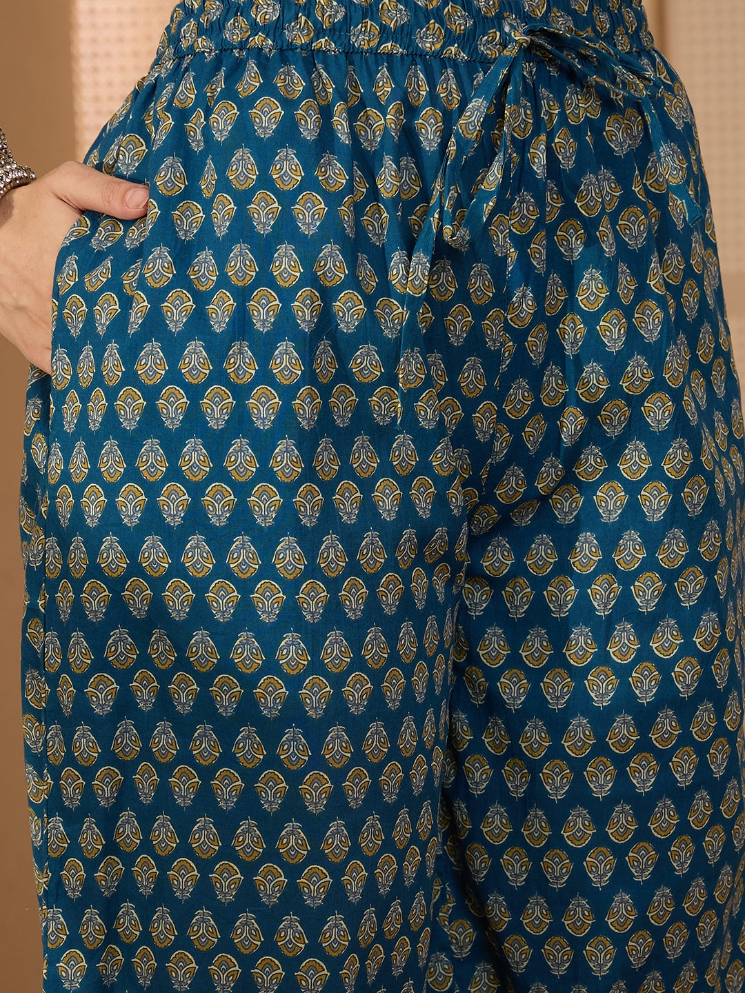 Janasya Women's Teal Blue Pure Cotton Yoke Design Floral Printed Straight Kurta Set