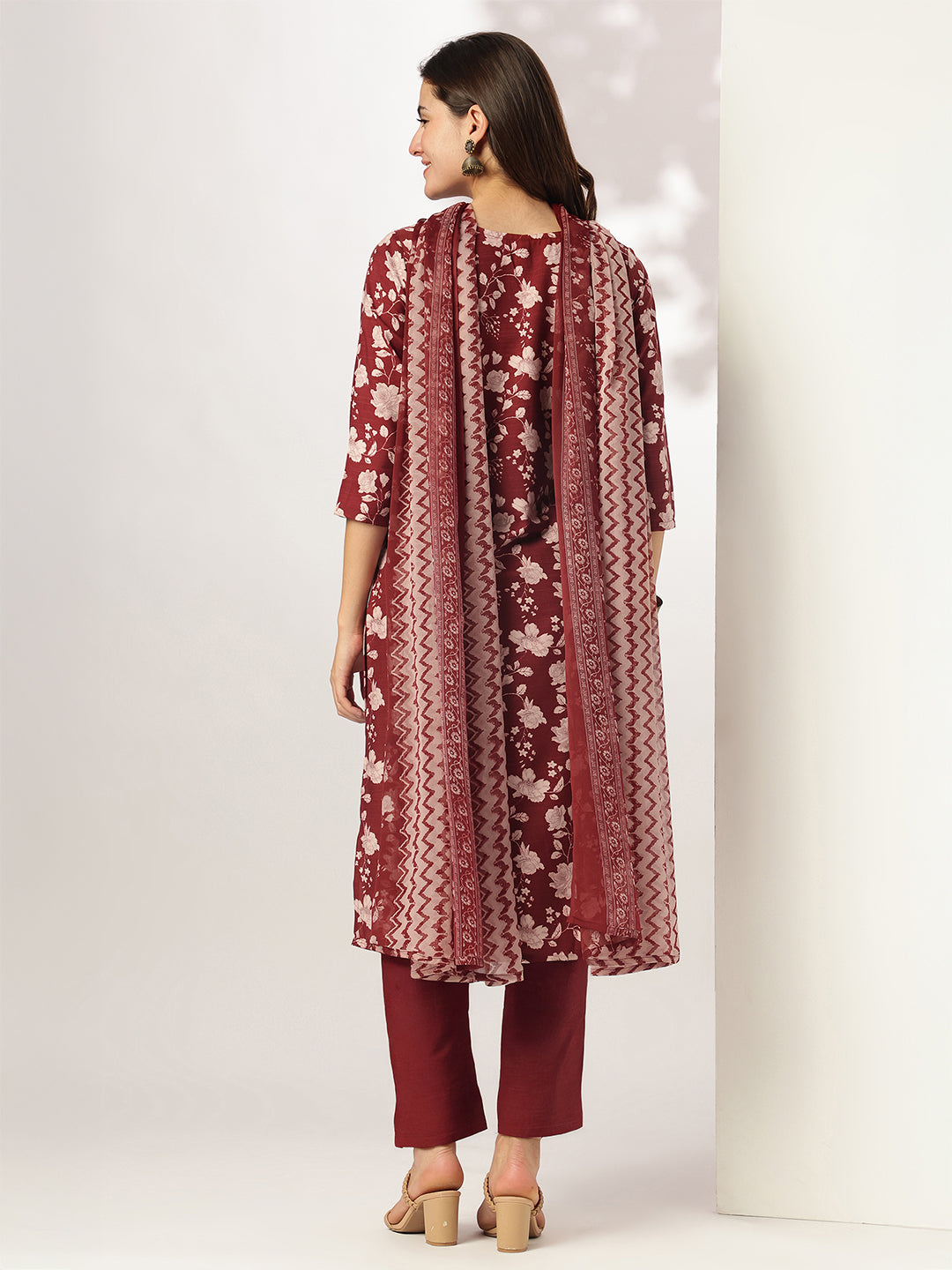 Janasya Women's Maroon Rayon Floral Printed Straight Kurta Set