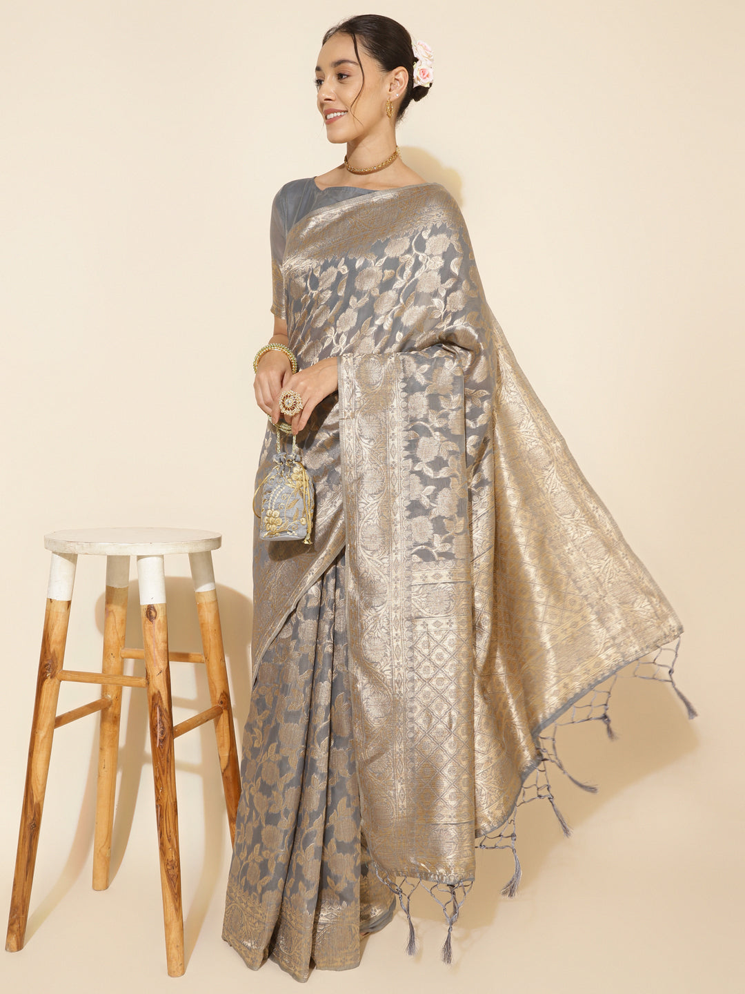 Grey Chanderi Silk Floral Saree with Unstitched Blouse Piece
