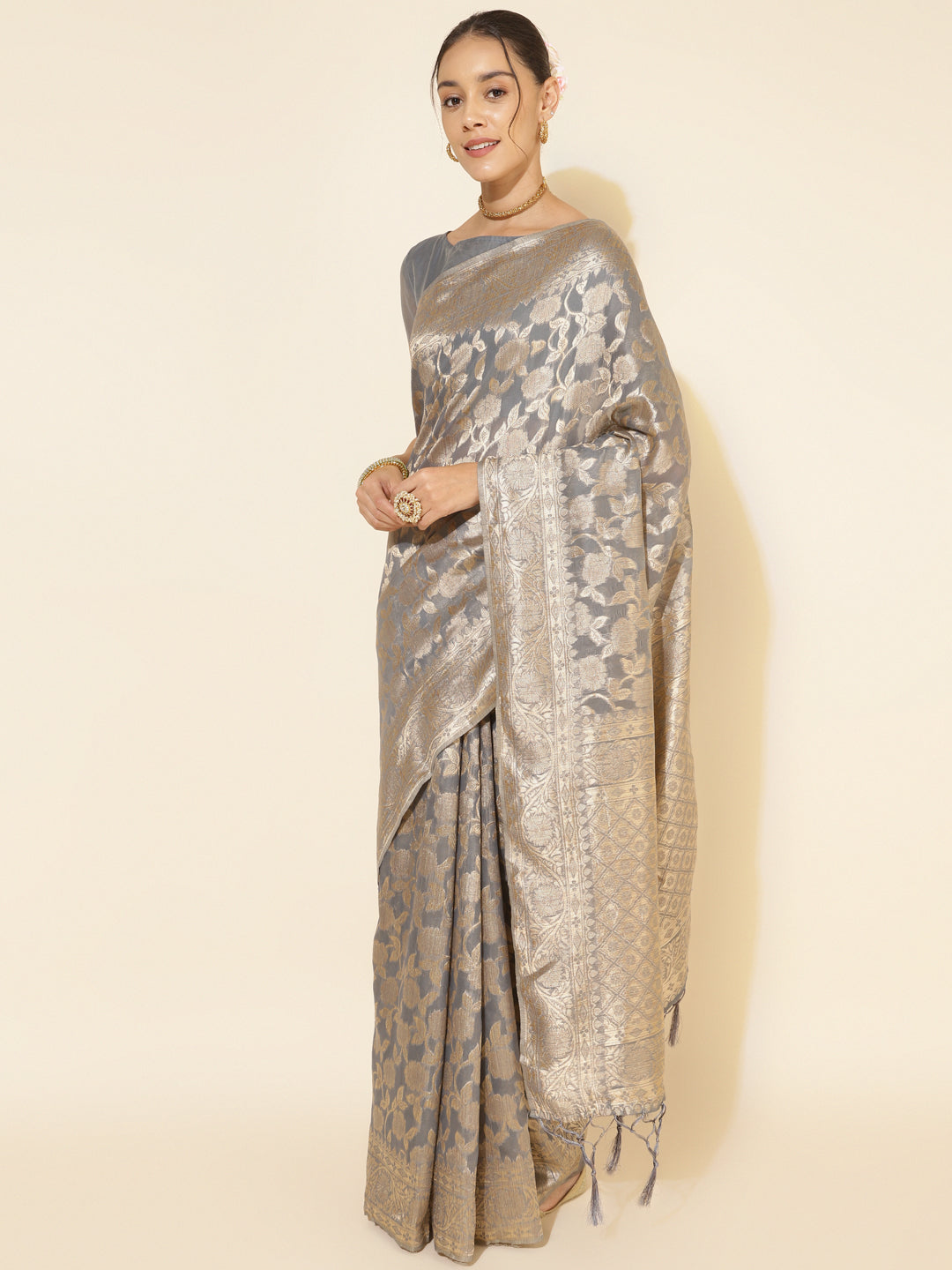 Grey Chanderi Silk Floral Saree with Unstitched Blouse Piece