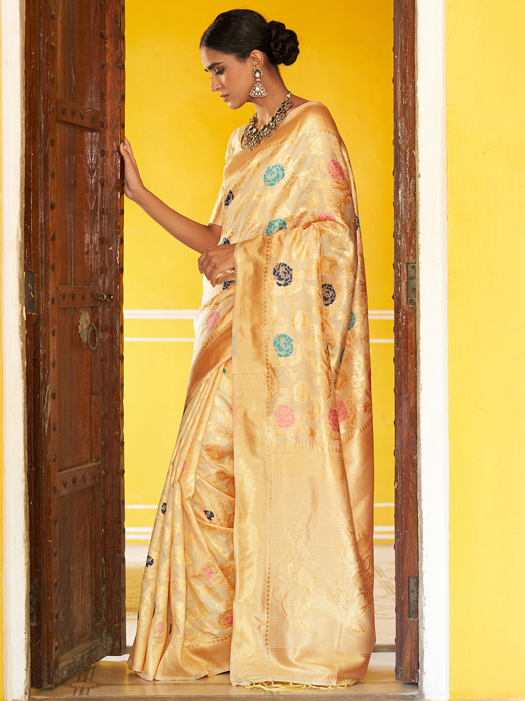 Cream Banarasi Silk Woven Floral Design Saree with Unstitched Blouse Piece