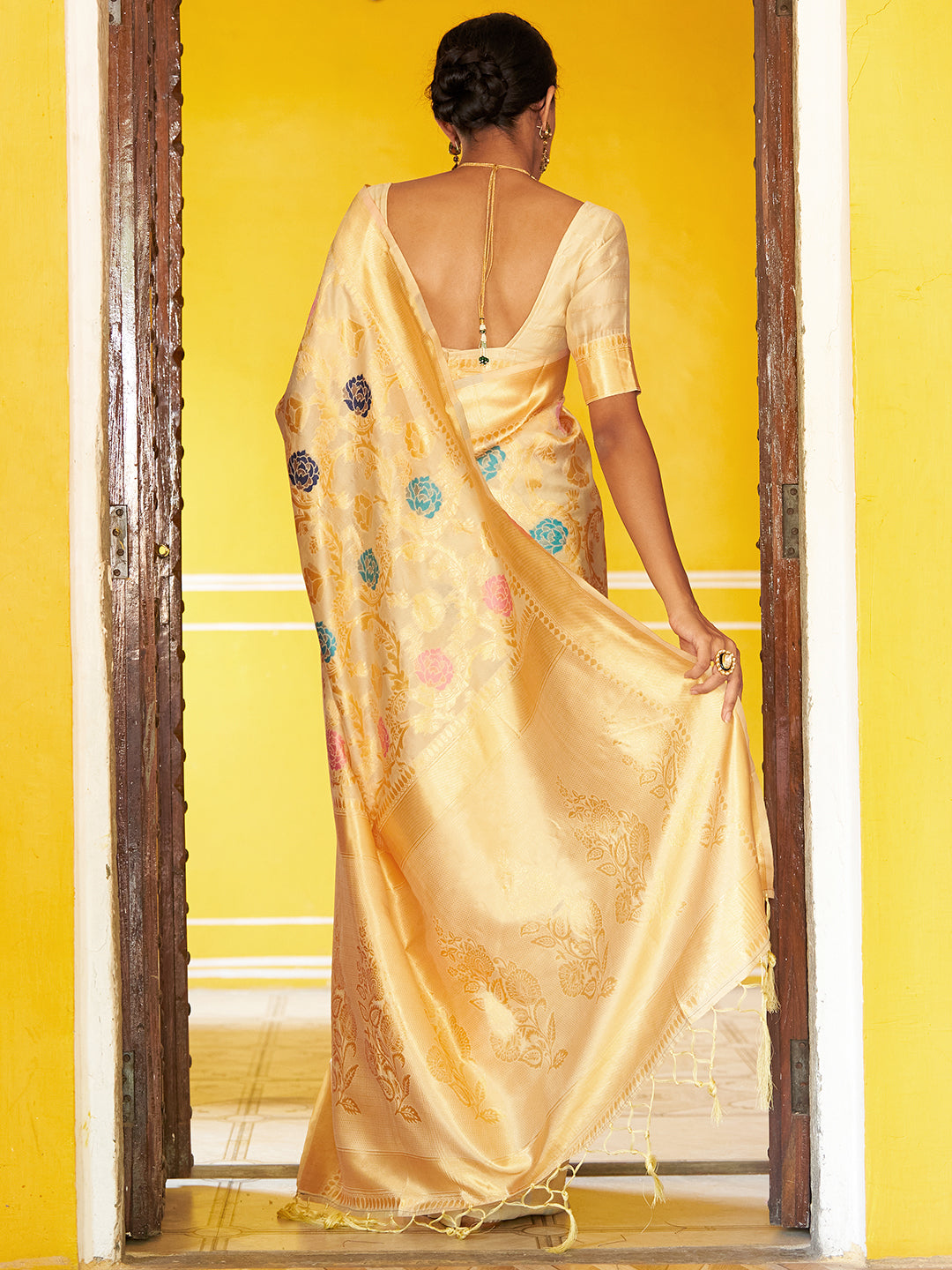 Cream Banarasi Silk Woven Floral Design Saree with Unstitched Blouse Piece