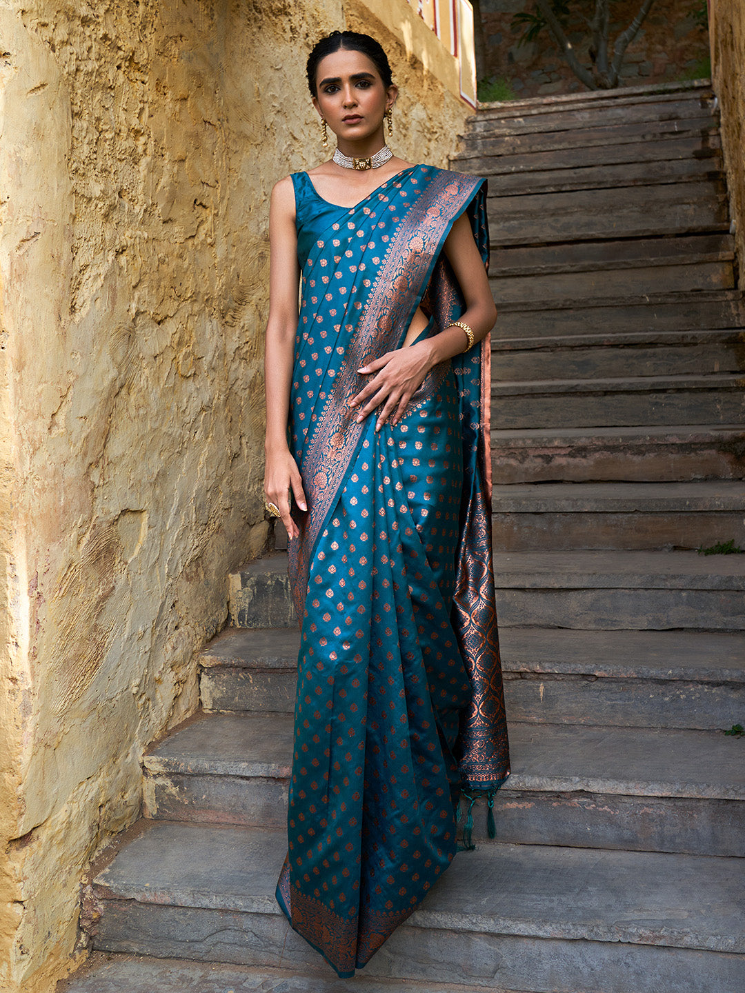 Green Banarasi Silk Ethnic Motifs Saree with Unstitched Blouse Piece