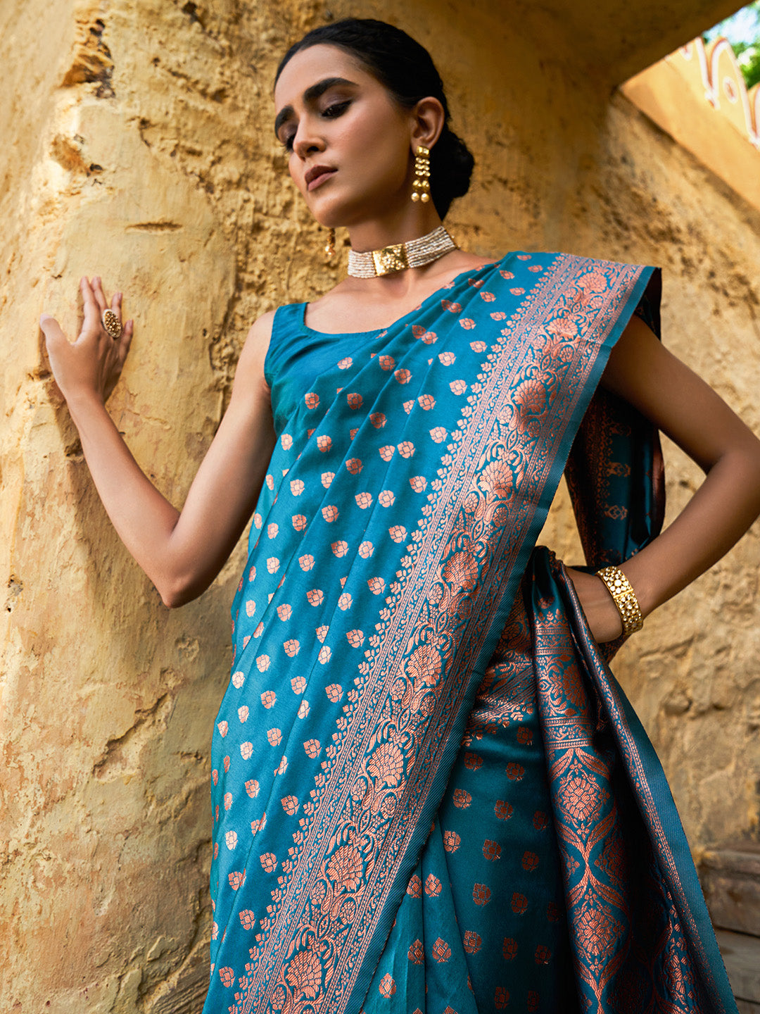 Green Banarasi Silk Ethnic Motifs Saree with Unstitched Blouse Piece