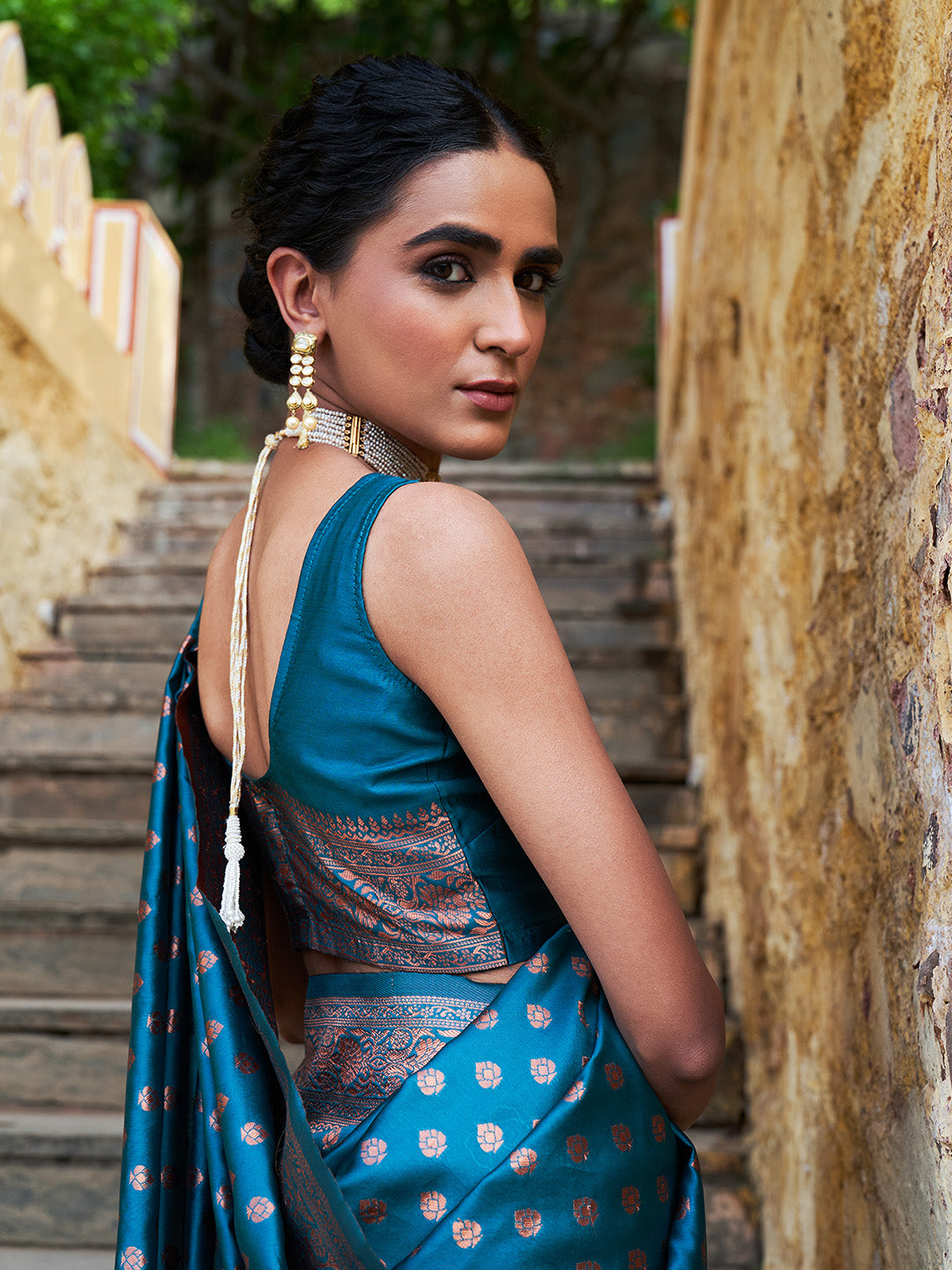 Green Banarasi Silk Ethnic Motifs Saree with Unstitched Blouse Piece