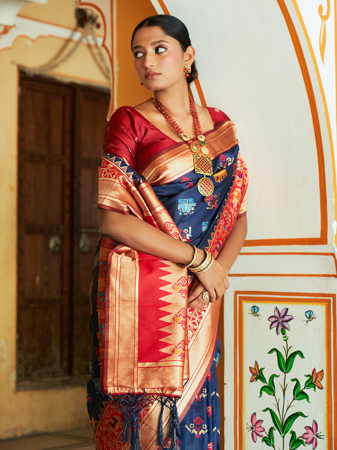 Navy Blue Cotton Silk Woven Ethnic Motifs Saree with Unstitched Blouse Piece