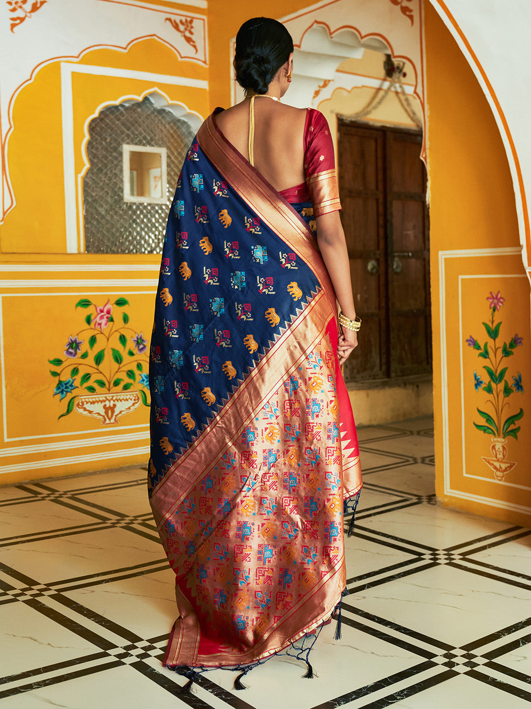 Navy Blue Cotton Silk Woven Ethnic Motifs Saree with Unstitched Blouse Piece