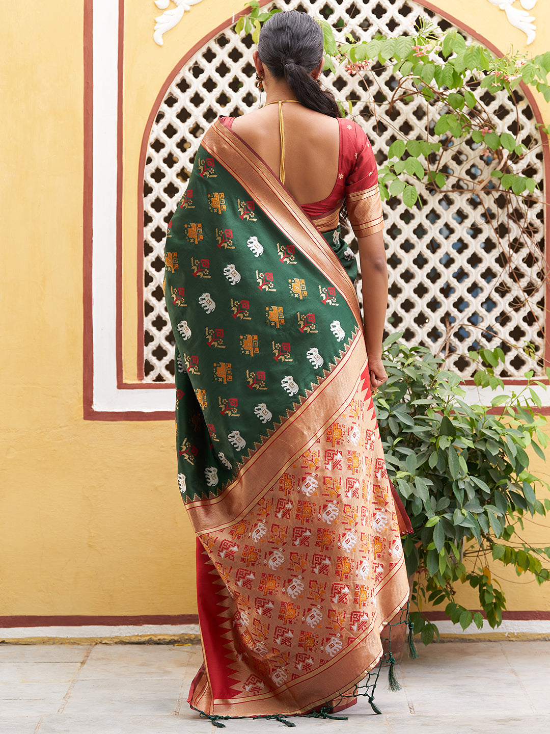 Green Cotton Silk Woven Ethnic Motifs Saree with Unstitched Blouse Piece