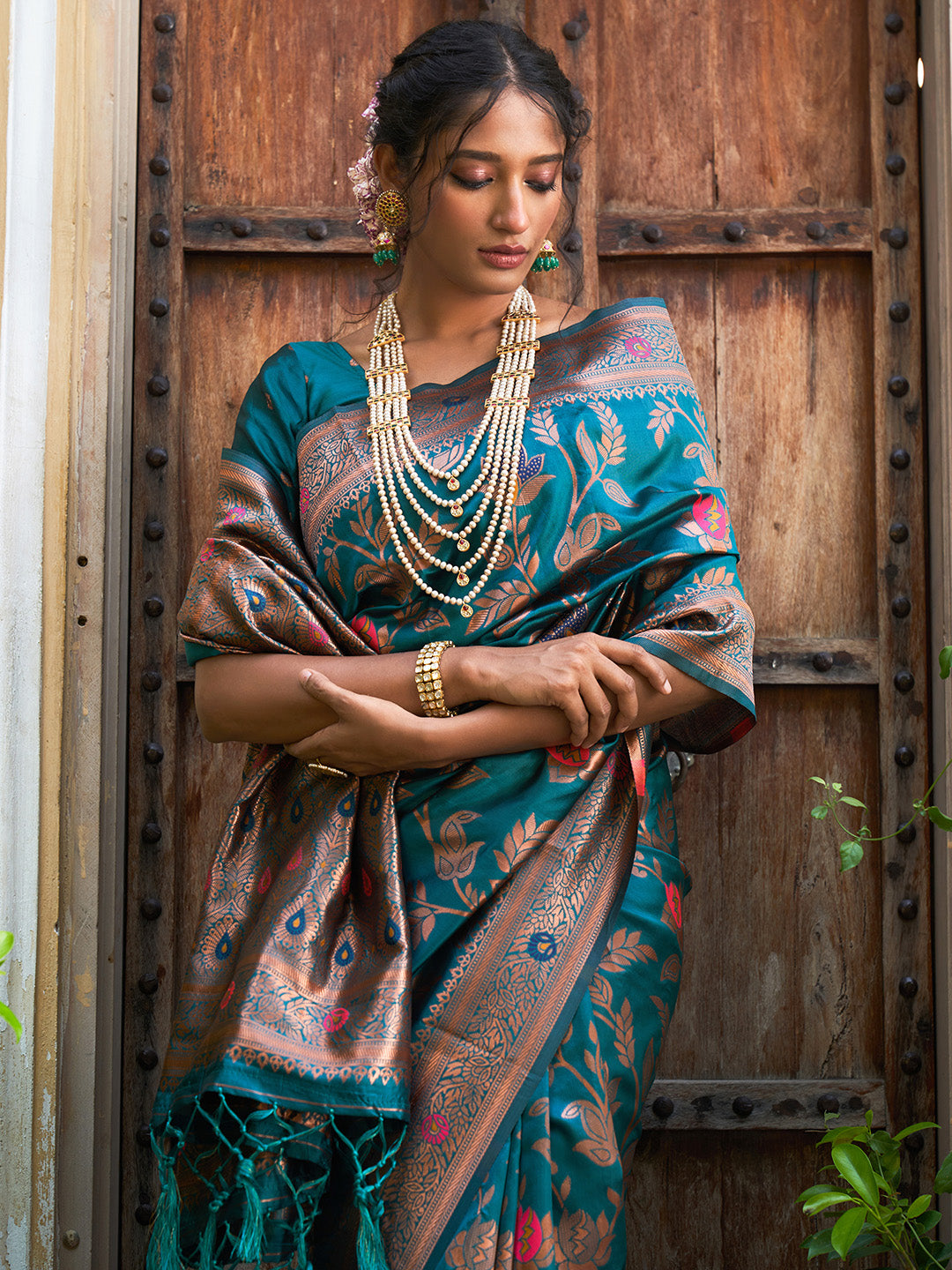 Teal Green Banarasi Silk Woven Dual Tone Floral Design Saree with Unstitched Blouse Piece