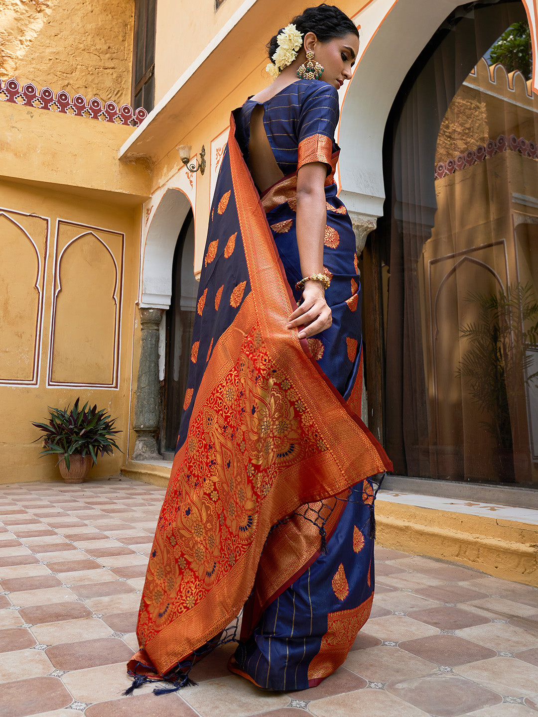 Navy Blue Silk Blend Woven Ethnic Motifs Saree with Unstitched Blouse Piece