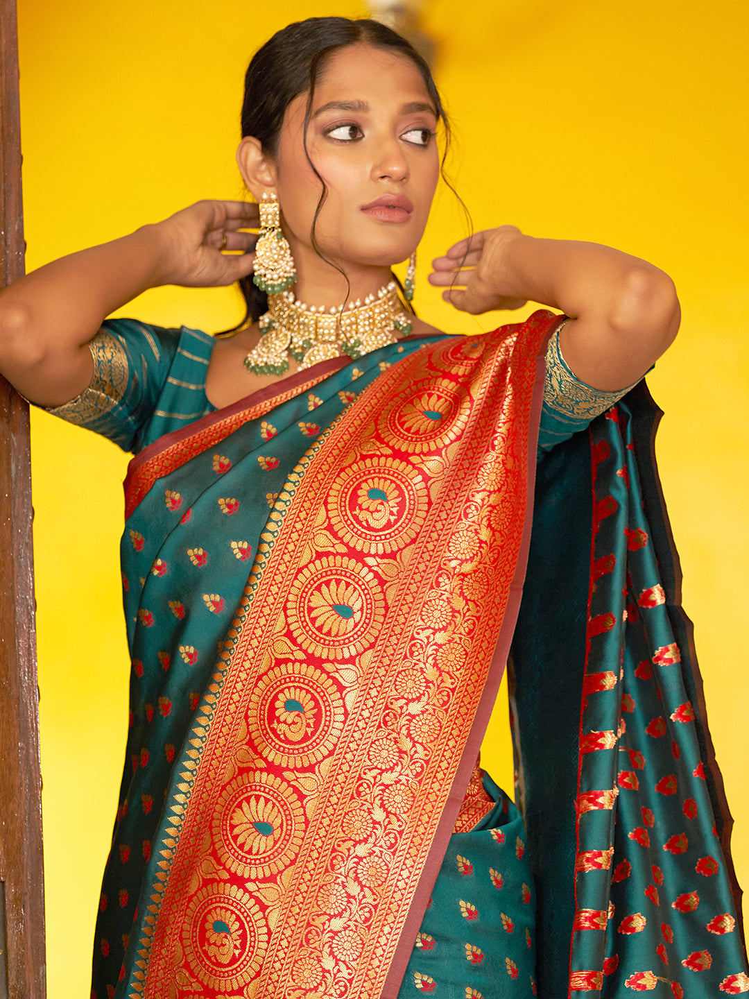 Green Silk Blend Woven Ethnic Motifs Saree with Unstitched Blouse Piece