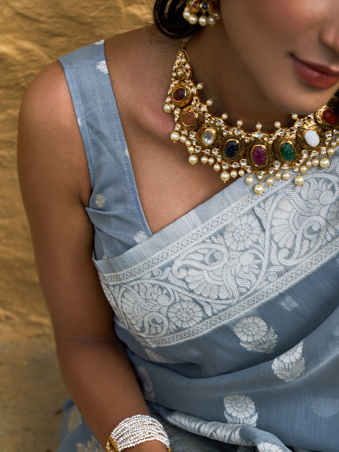Grey Linen Blend Woven Floral Design Saree with Unstitched Blouse Piece