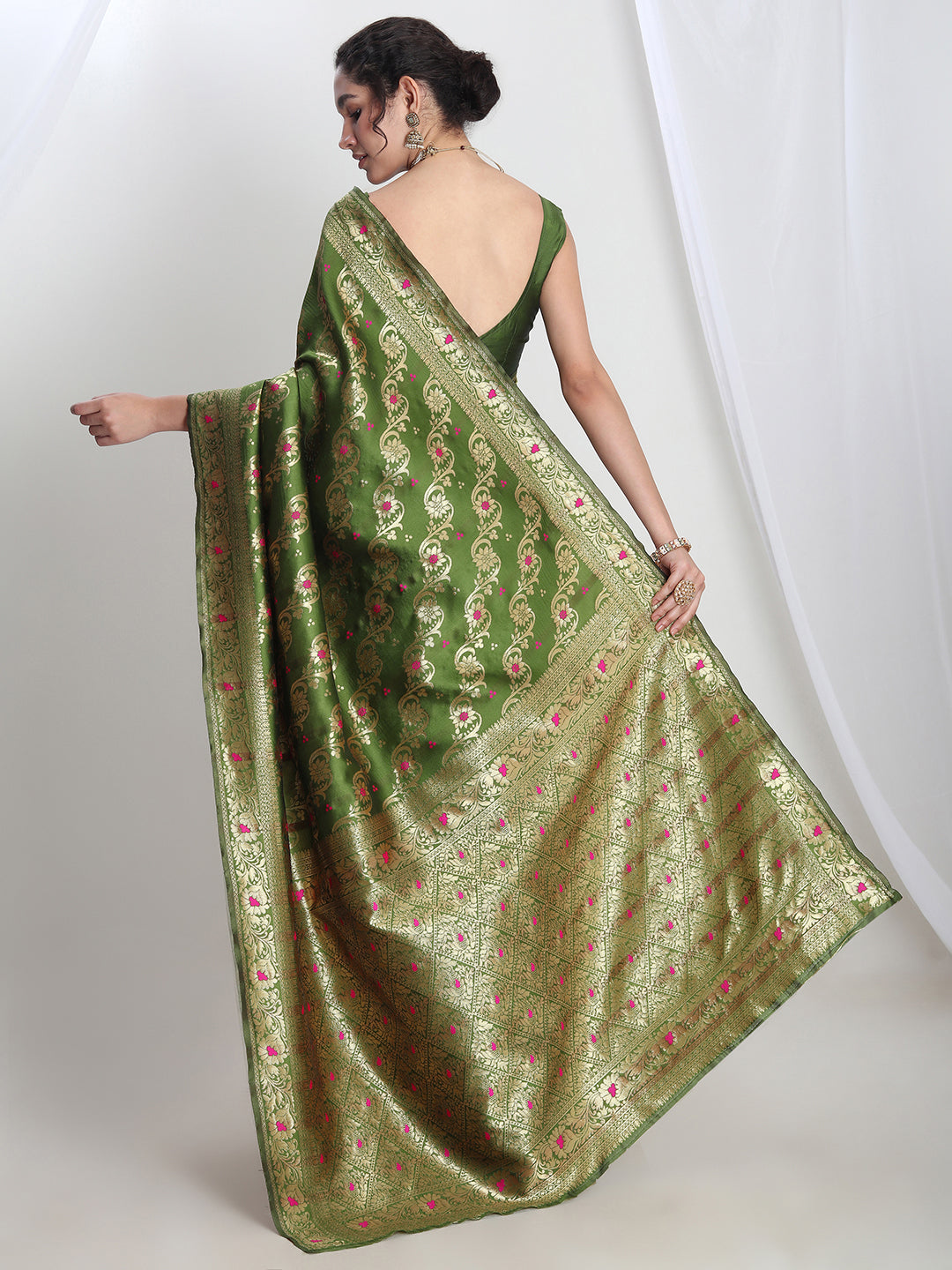 Janasya Women's Green Silk Blend Floral Woven Design Jacquard Saree with Blouse Piece