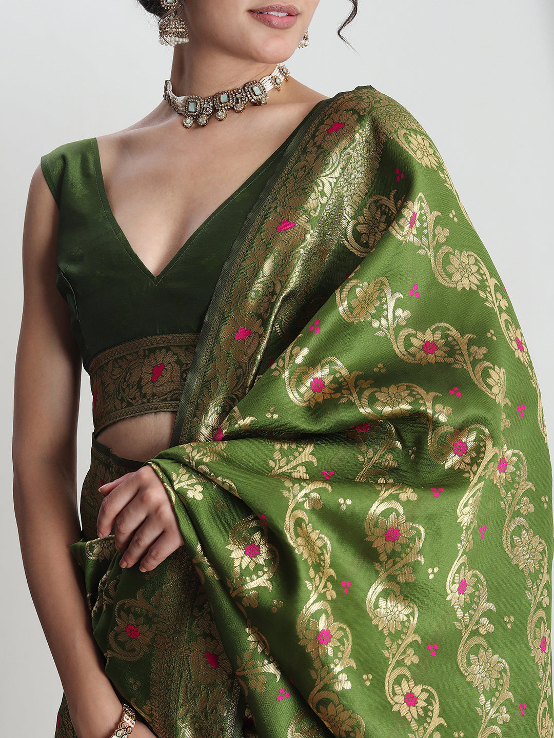 Janasya Women's Green Silk Blend Floral Woven Design Jacquard Saree with Blouse Piece
