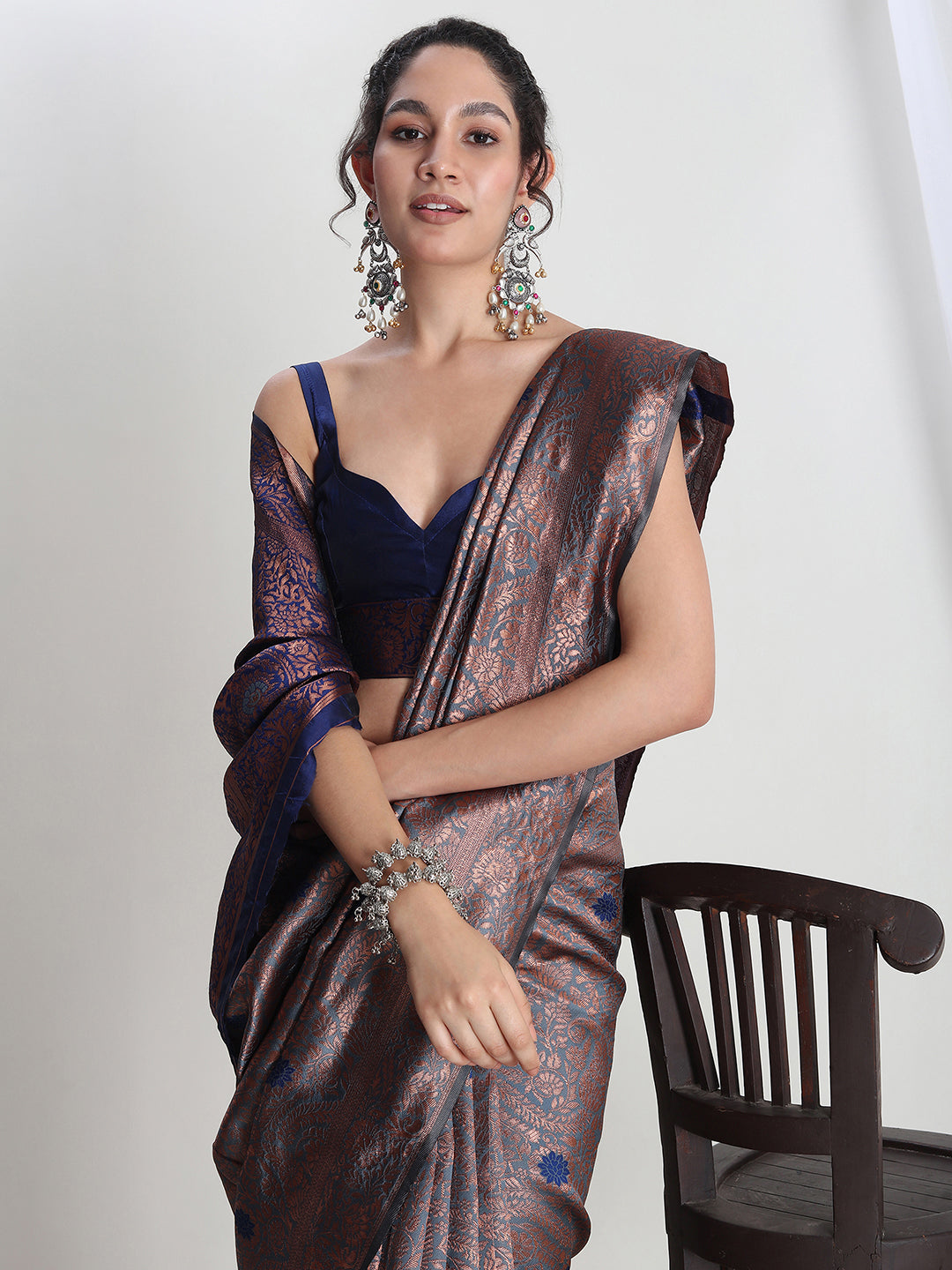 Janasya Women's Grey Silk Blend Floral Woven Design Jacquard Saree with Blouse Piece