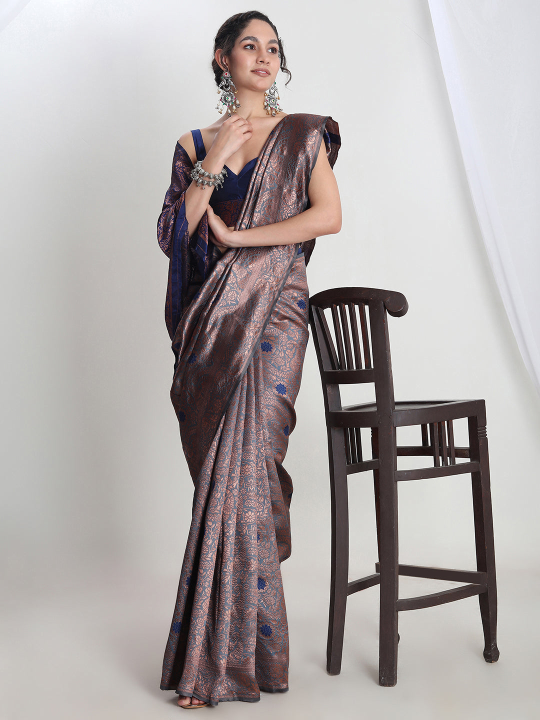 Janasya Women's Grey Silk Blend Floral Woven Design Jacquard Saree with Blouse Piece