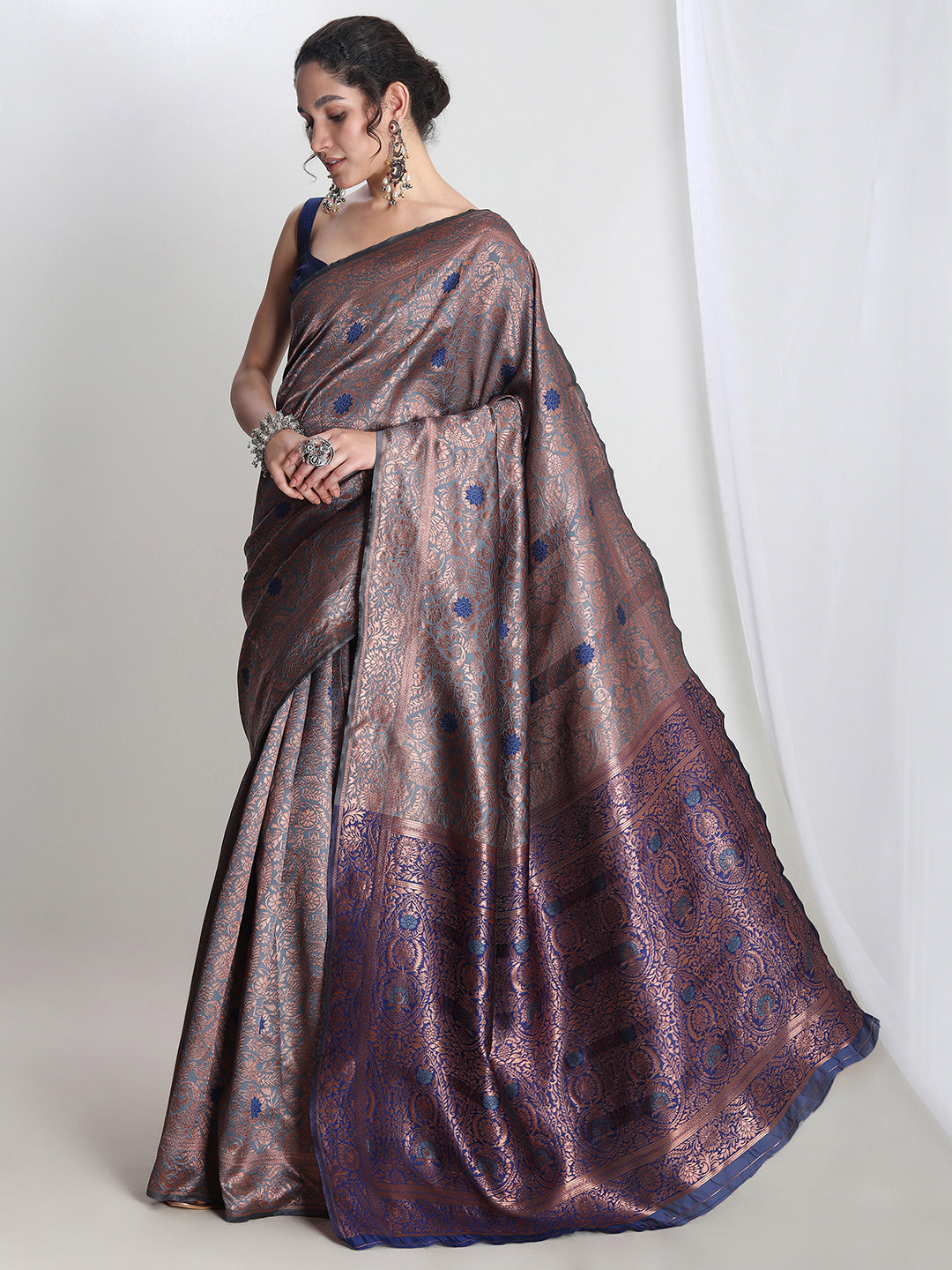 Janasya Women's Grey Silk Blend Floral Woven Design Jacquard Saree with Blouse Piece