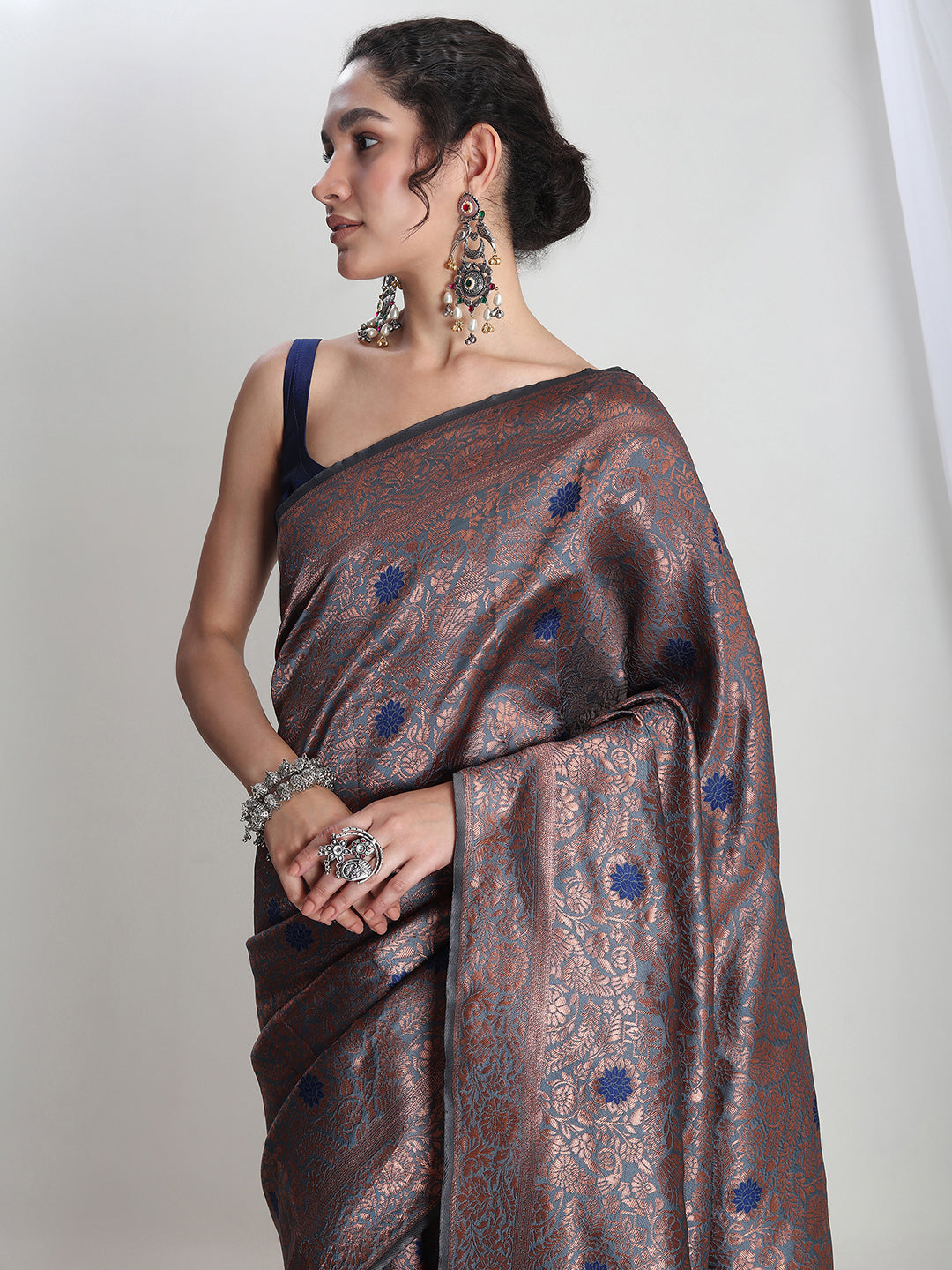 Janasya Women's Grey Silk Blend Floral Woven Design Jacquard Saree with Blouse Piece