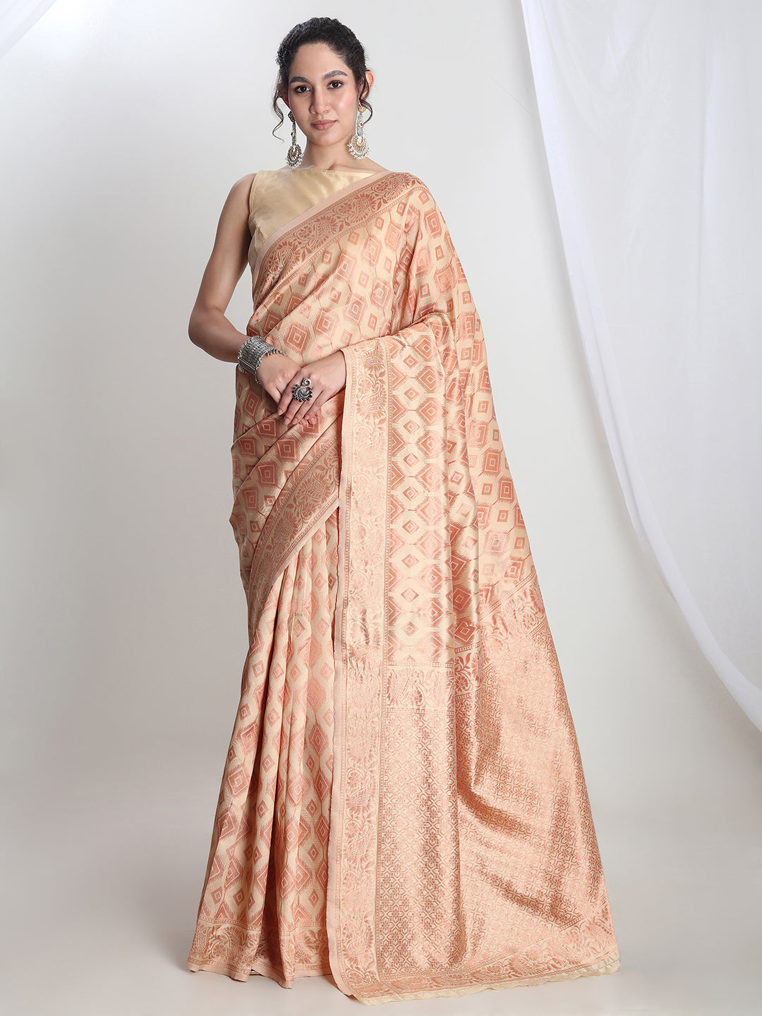 Janasya Women's Beige Silk Blend Geometric Woven Design Jacquard Saree with Blouse Piece