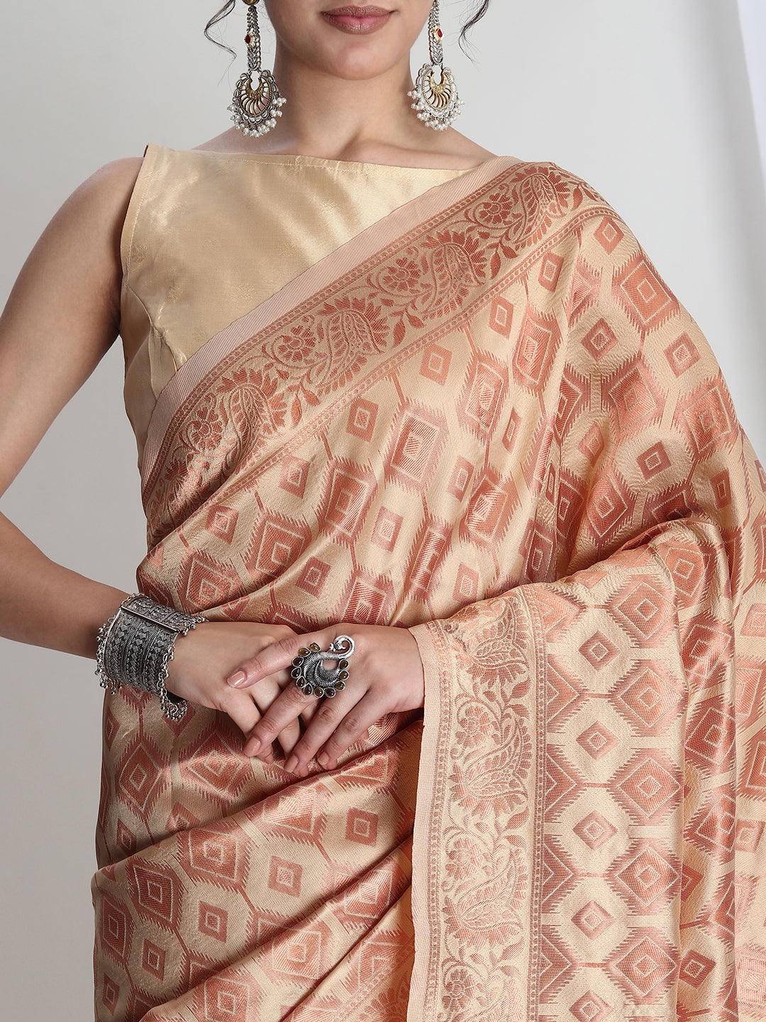 Janasya Women's Beige Silk Blend Geometric Woven Design Jacquard Saree with Blouse Piece