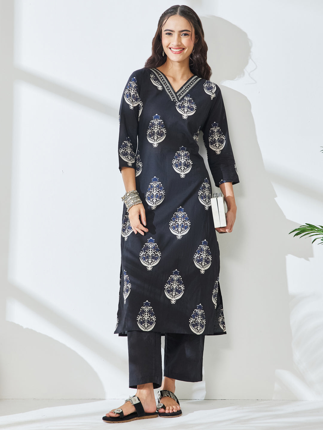 Janasya Women's Black Pure Cotton Ethnic Motifs Printed Straight Kurta With Pant Set