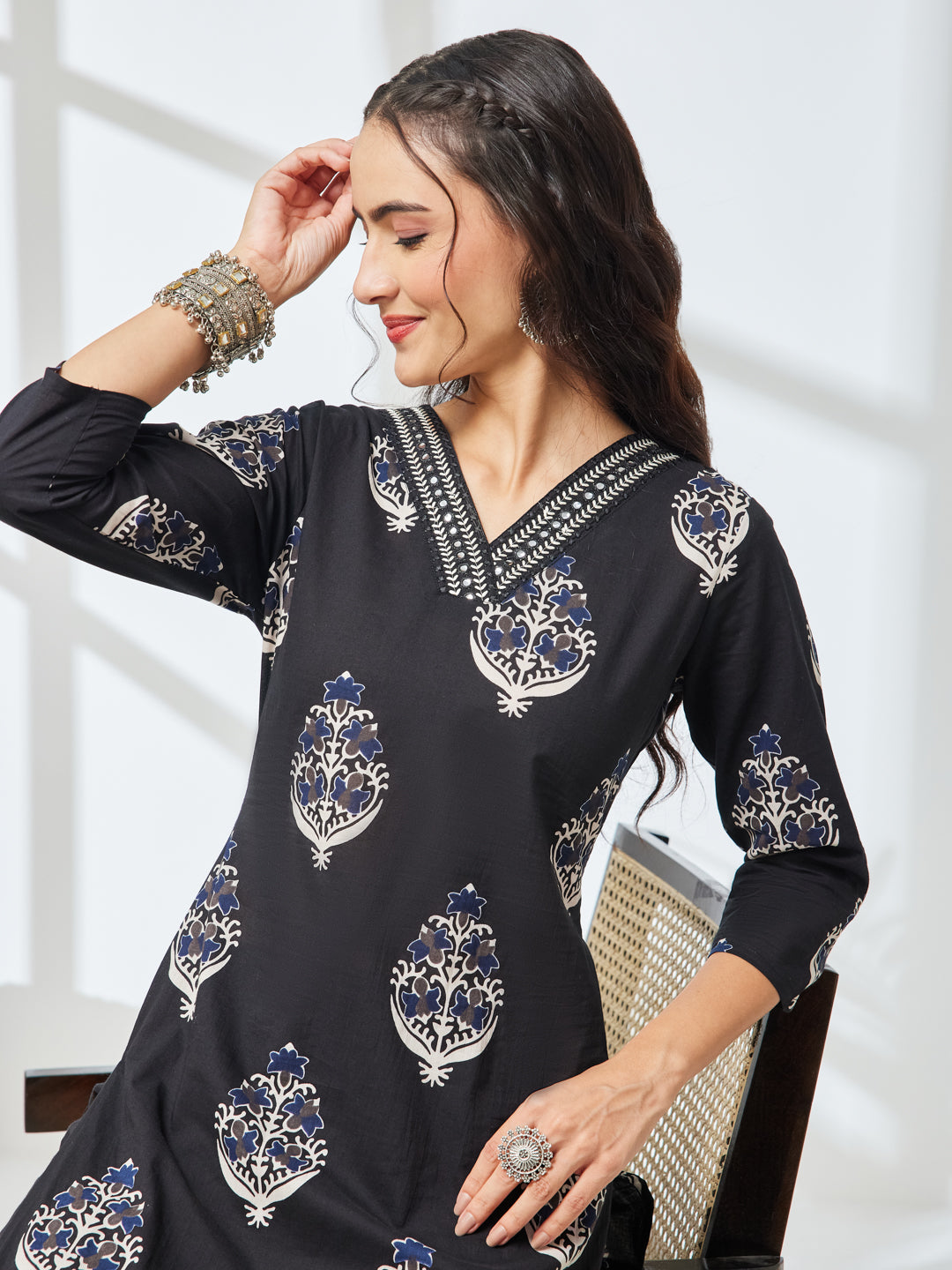Janasya Women's Black Pure Cotton Ethnic Motifs Printed Straight Kurta With Pant Set
