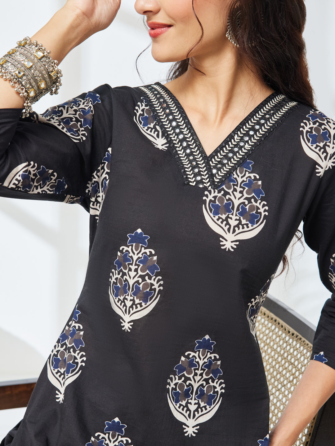 Janasya Women's Black Pure Cotton Ethnic Motifs Printed Straight Kurta With Pant Set