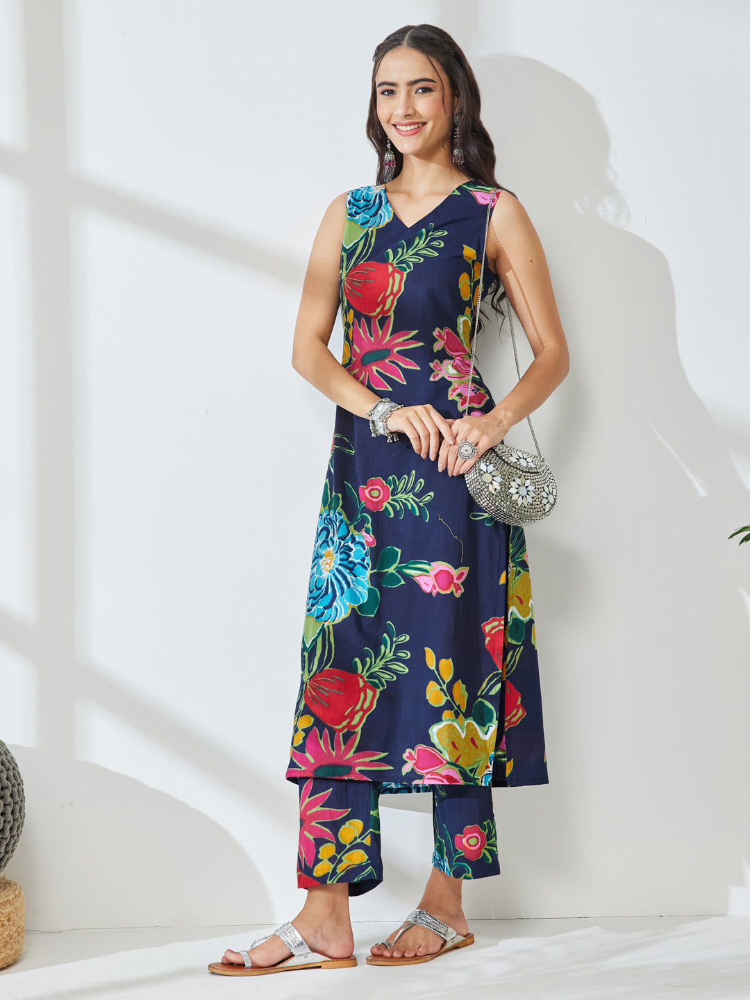 Janasya Women's Navy Blue Pure Cotton Floral Printed Straight Kurta With Pant Set