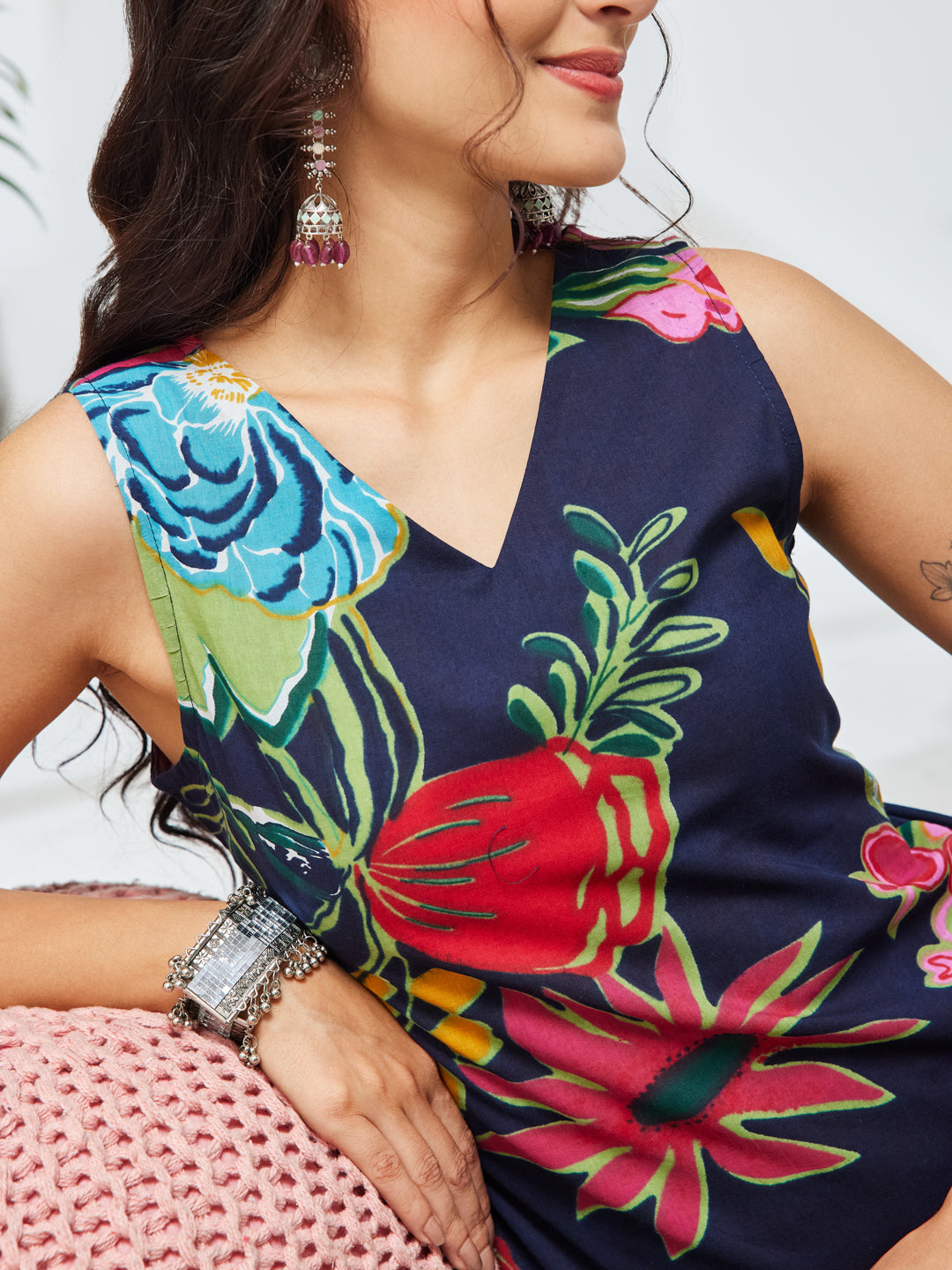 Janasya Women's Navy Blue Pure Cotton Floral Printed Straight Kurta With Pant Set