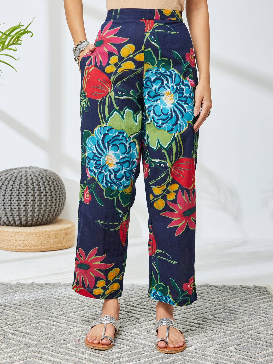 Janasya Women's Navy Blue Pure Cotton Floral Printed Straight Kurta With Pant Set