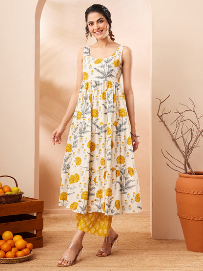 Janasya Women's Off White Pure Cotton Floral Printed Tiered Kurta Pant Set