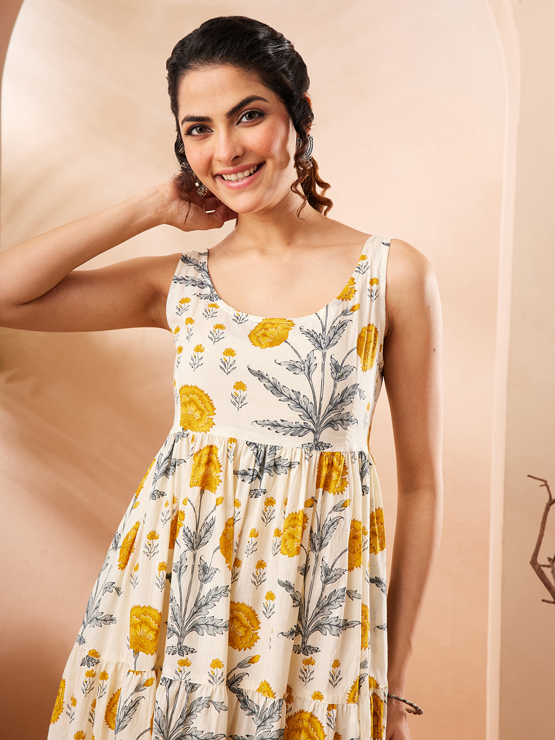 Janasya Women's Off White Pure Cotton Floral Printed Tiered Kurta Pant Set