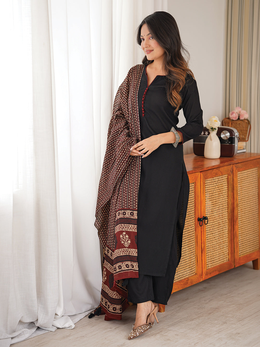 Janasya Women's Black Rayon Solid Straight Kurta Set With Printed Dupatta