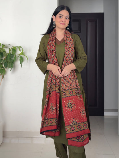 Janasya Women's Olive Green Rayon Slub Straight Kurta Set With Printed Dupatta