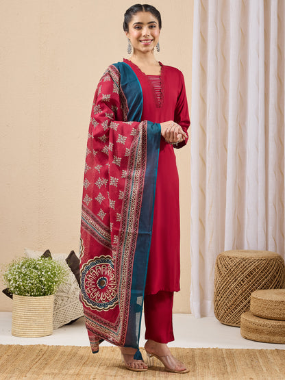 Janasya Women's Maroon Rayon Yoke Design Straight Kurta Set With Printed Dupatta