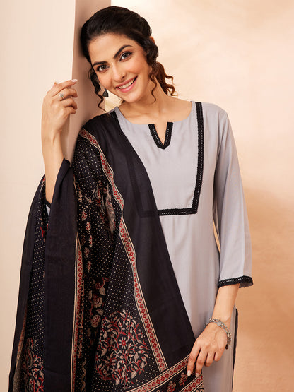 Janasya Women's Grey Rayon Solid Straight Kurta Set