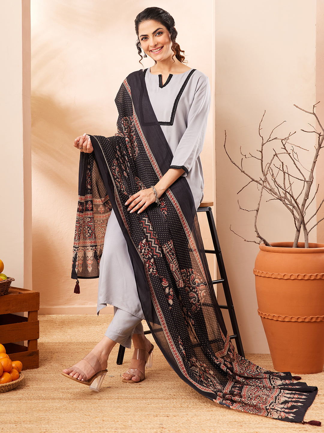 Janasya Women's Grey Rayon Solid Straight Kurta Set