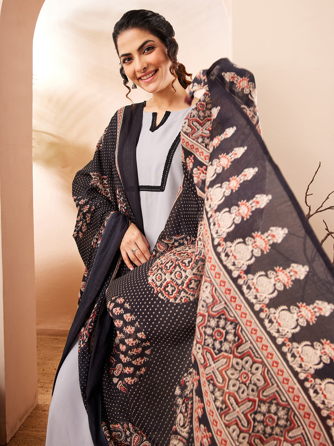 Janasya Women's Grey Rayon Solid Straight Kurta Set