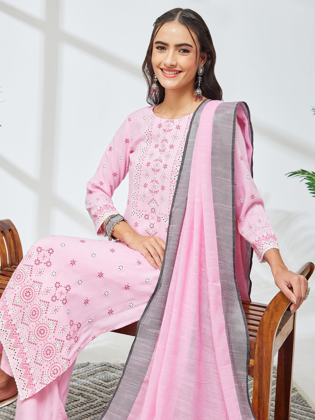 Janasya Women's Pink Rayon Floral Printed Straight Kurta Set