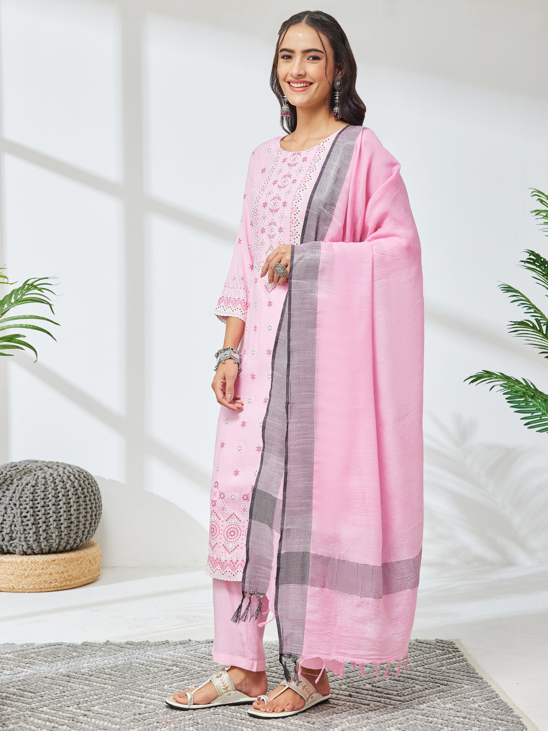 Janasya Women's Pink Rayon Floral Printed Straight Kurta Set