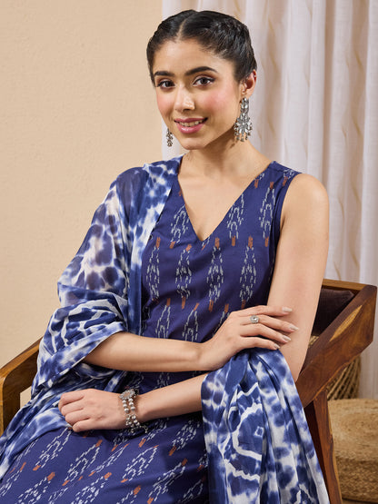 Janasya Women's Navy Blue Pure Cotton Ikkat Printed Straight Kurta Set