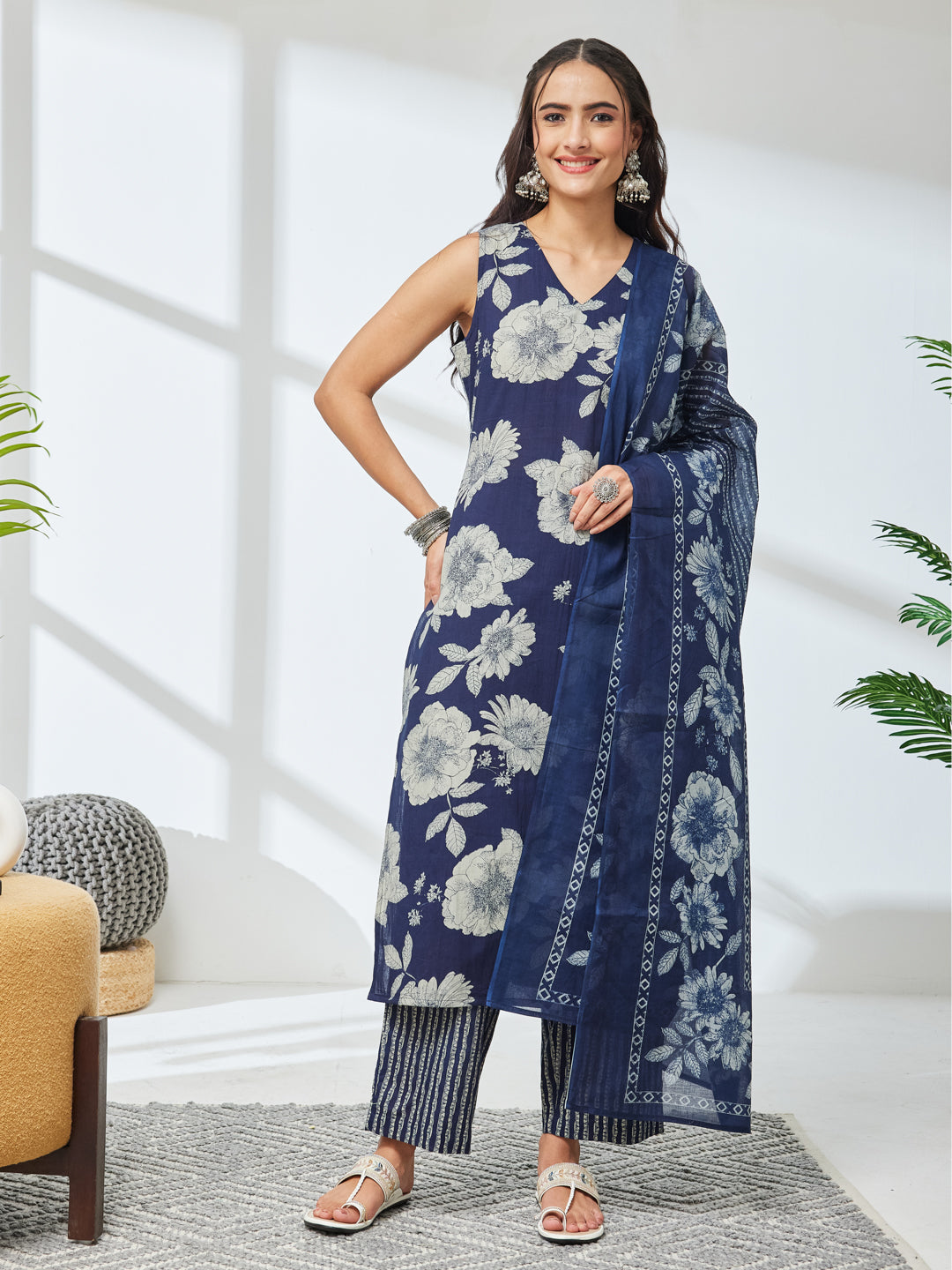 Janasya Women's Navy Blue Pure Cotton Floral Printed Straight Kurta Set