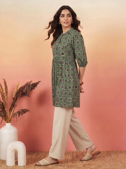 Janasya Women's Green Pure Cotton Geometric Printed A-Line Tunic