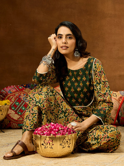 Janasya Women's Green Pure Cotton Paisley Printed Straight Kurta Pant Set