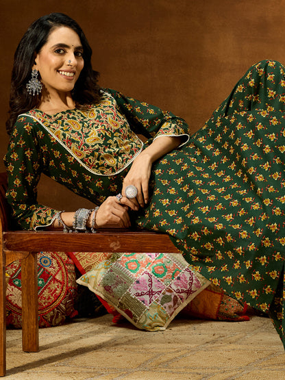 Janasya Women's Green Pure Cotton Floral Printed Straight Kurta Set