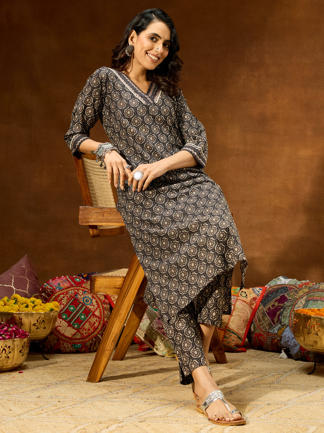 Janasya Women's Black Pure Cotton Ethnic Motifs Printed Straight Kurta Pant Set