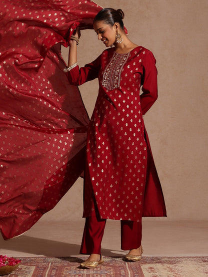 Janasya Women's Maroon Chanderi Silk Zari Yoke Embroiderde Gold Printed Kurta Set